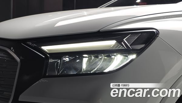 Audi Q4 e-tron 2023, фото 8