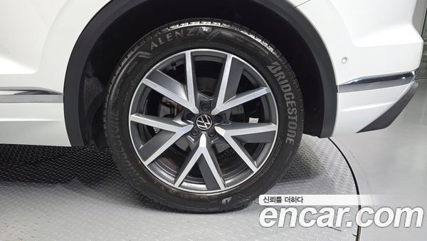 Volkswagen Touareg 2023, фото 4