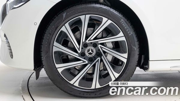 Mercedes-Benz E-Class 2026, фото 5