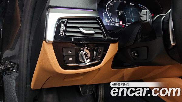 BMW 5 Series 2020, фото 30