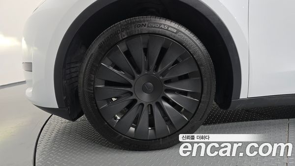 Tesla Model Y 2024, фото 5