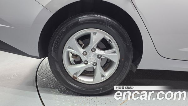 Hyundai Elantra 2023, фото 5