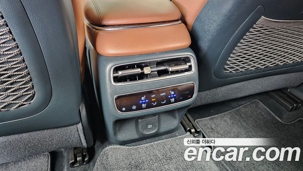 Genesis GV70 2025, фото 31