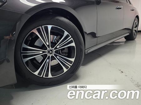 Mercedes-Benz E-Class 2025, фото 20