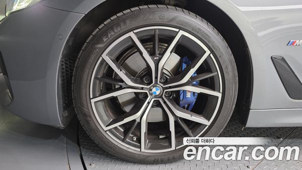 BMW 5 Series 2023, фото 5