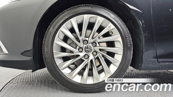 Lexus ES 2023, фото 5