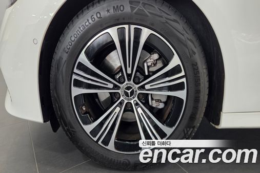 Mercedes-Benz E-Class 2025, фото 5