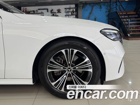 Mercedes-Benz E-Class 2025, фото 5