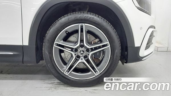 Mercedes-Benz GLB 2024, фото 5