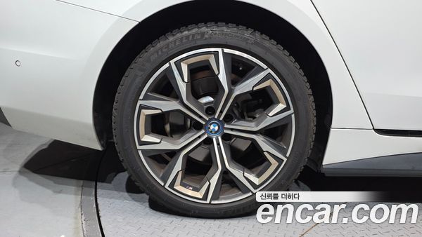 BMW i4 2022, фото 5
