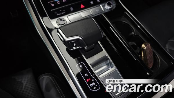 Audi Q8 2023, фото 9