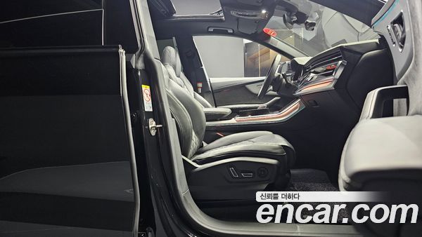 Audi Q8 2023, фото 10