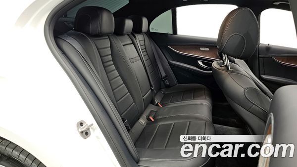 Mercedes-Benz E-Class 2023, фото 11