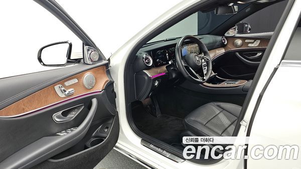 Mercedes-Benz E-Class 2023, фото 12