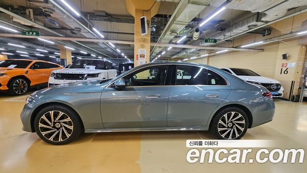 Mercedes-Benz E-Class 2024, фото 5