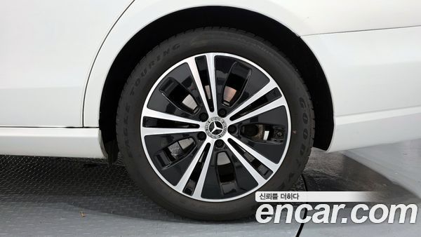 Mercedes-Benz E-Class 2021, фото 5