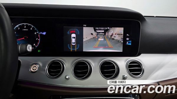 Mercedes-Benz E-Class 2021, фото 14