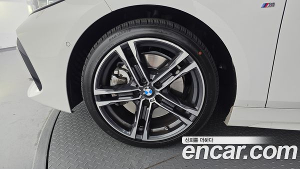 BMW 1 Series 2023, фото 5