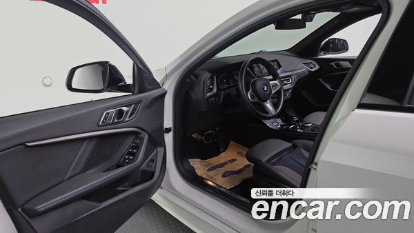 BMW 1 Series 2023, фото 10