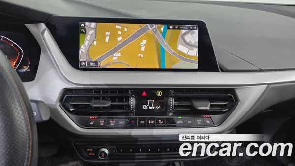 BMW 1 Series 2021, фото 14