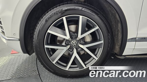 Volkswagen Touareg 2023, фото 5