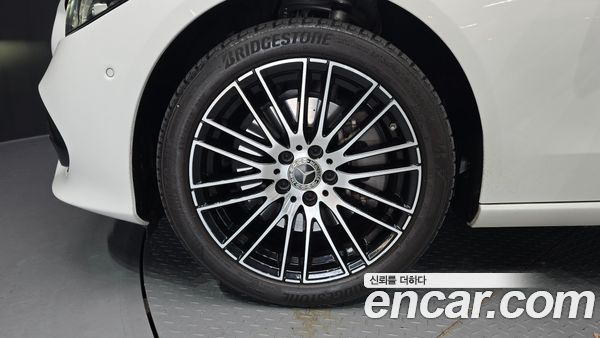 Mercedes-Benz C-Class 2023, фото 5
