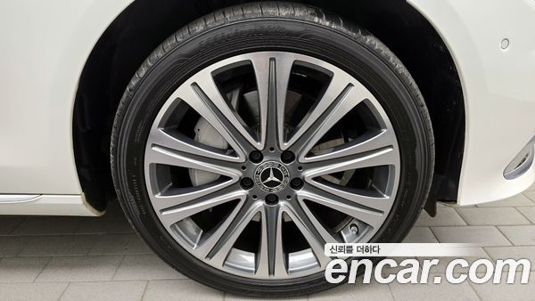 Mercedes-Benz E-Class 2023, фото 5