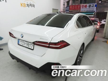 BMW 5 Series 2024, фото 3