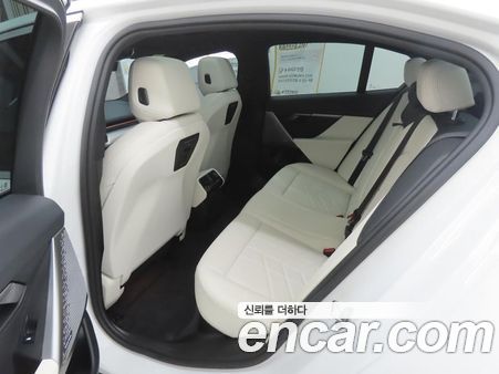 BMW 5 Series 2024, фото 6