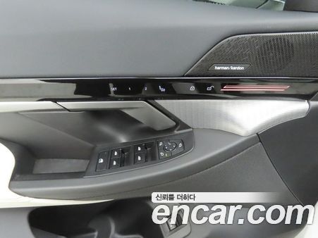 BMW 5 Series 2024, фото 9
