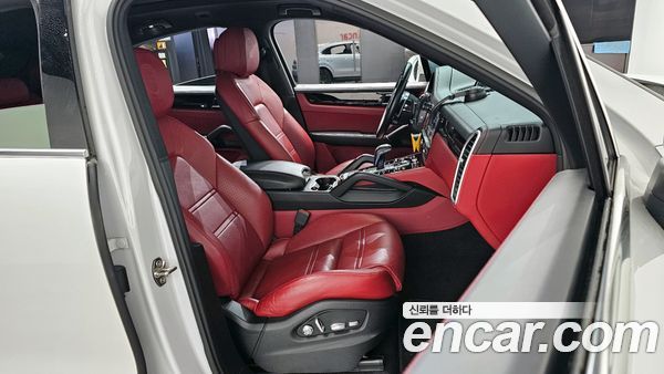 Porsche Cayenne 2020, фото 10