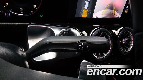 Mercedes-Benz GLB 2020, фото 9