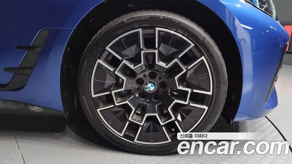BMW i4 2025, фото 5