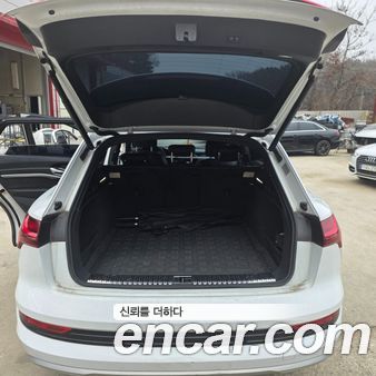 Audi e-tron 2020, фото 15