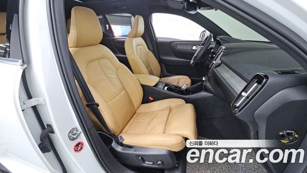 Volvo XC40 2022, фото 11