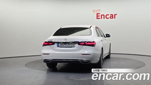 Mercedes-Benz E-Class 2021, фото 4