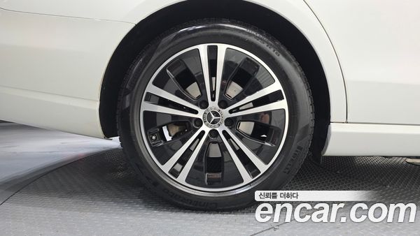 Mercedes-Benz E-Class 2021, фото 5