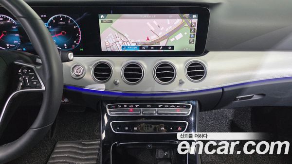 Mercedes-Benz E-Class 2021, фото 14