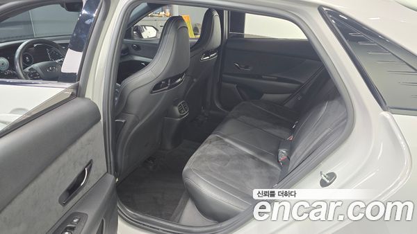 Hyundai Elantra 2023, фото 11