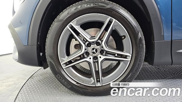 Mercedes-Benz GLB 2023, фото 5