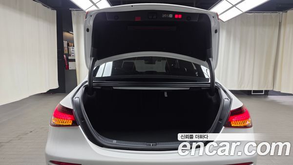 Mercedes-Benz E-Class 2023, фото 20