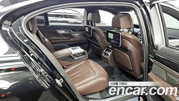 BMW 7 Series 2021, фото 12