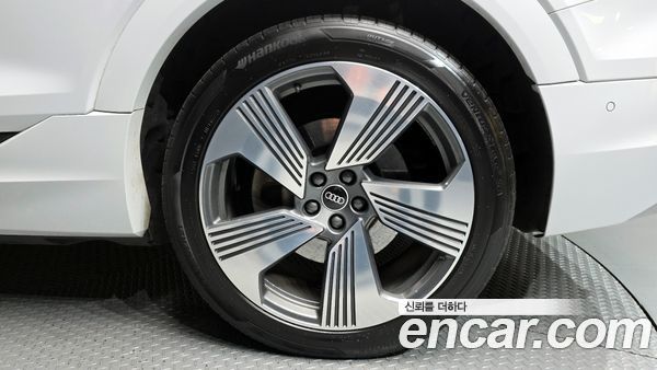 Audi e-tron 2021, фото 5