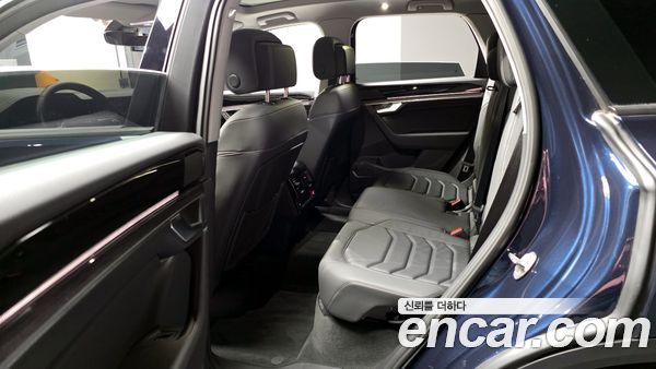 Volkswagen Touareg 2023, фото 16