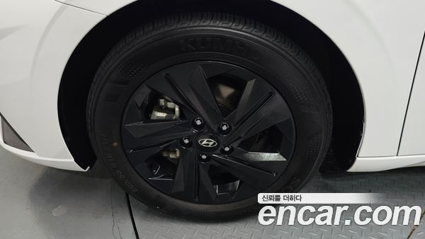 Hyundai Elantra 2023, фото 5