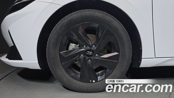 Hyundai Elantra 2023, фото 5