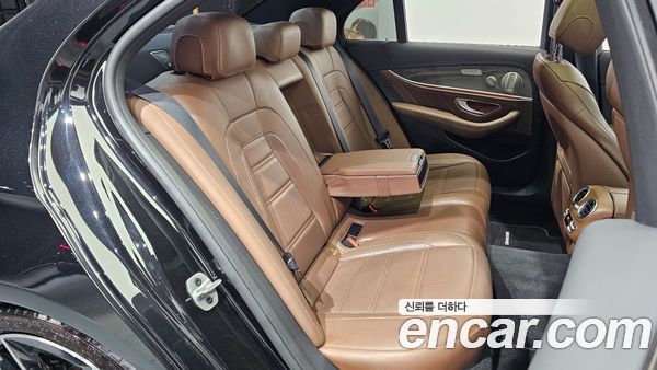 Mercedes-Benz E-Class 2021, фото 18