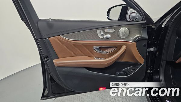 Mercedes-Benz E-Class 2021, фото 14