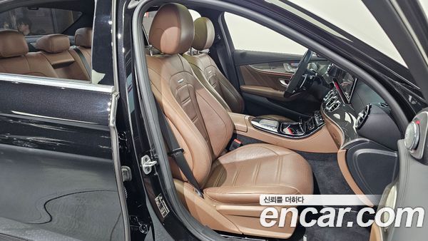 Mercedes-Benz E-Class 2021, фото 16