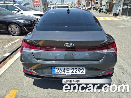 Hyundai Elantra 2022, фото 3